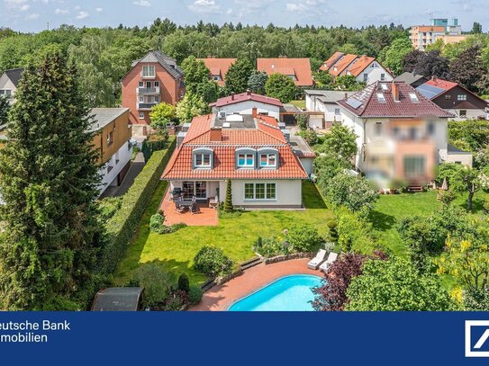 Elegante Villa mit Pool und großem Grundstück in Berlin-Mariendorf, inklusive Garage