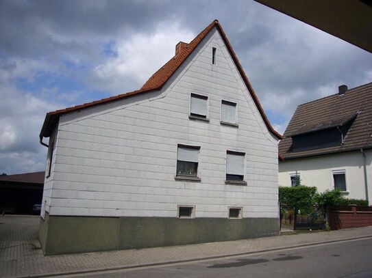 Rodalben, kleines Haus in ruhiger Straße Nähe Grundschule, 5 Zi, Wohnküche, Bad, Loggia, Terrasse