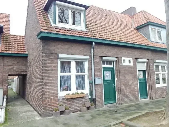 ***BÜSCHER IMMOBILIEN*** RESERVIERT! Charmantes und teilweise renoviertes Reihenendhaus mit einem Eigentumsgrundstück