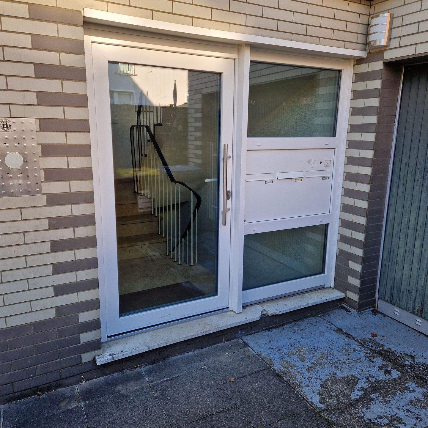 KÖLN-DELLBRÜCK! MODERNE, 3-ZIMMER-DG.-WOHNUNG INCL.CA. 31m² AUSBAUBAREN SPITZBODEN DER MIT DEM DG. VEREINT WERDEN KANN. STELLPLATZ INKLUSIVE, BALKON.