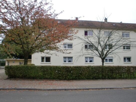 2 ZKB mit Balkon, Wannenbad mit Fenster, Riegelsberger Str. 42, 66113 Saarbrücken