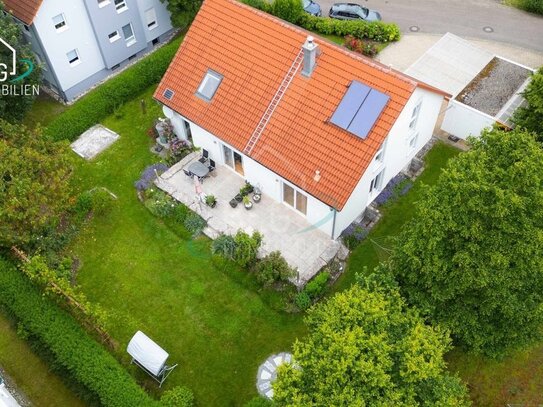 Großzügige Wohnung mit Carport und Garten in hervorragender Lage