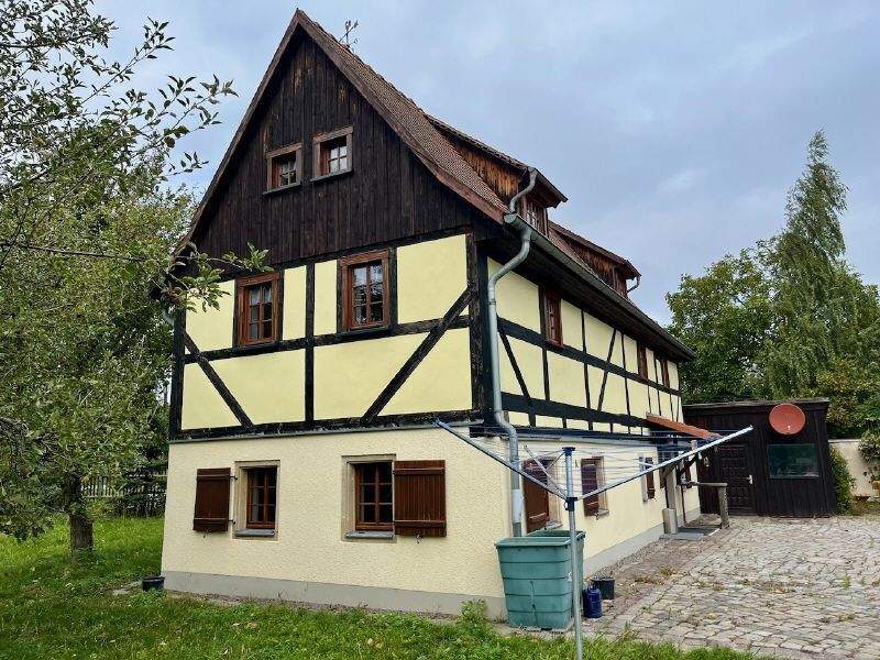 Möbliertes Haus an der A 4 und A 17 ... zur Unterbringung von Mitarbeitern!