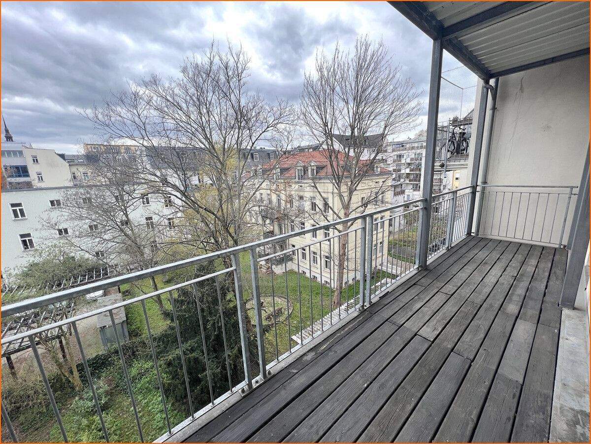 Kurze Wege zum Bahnhof, der Innenstadt und dem Rosental - 2 Raumwohnung mit großem Balkon zu verkaufen