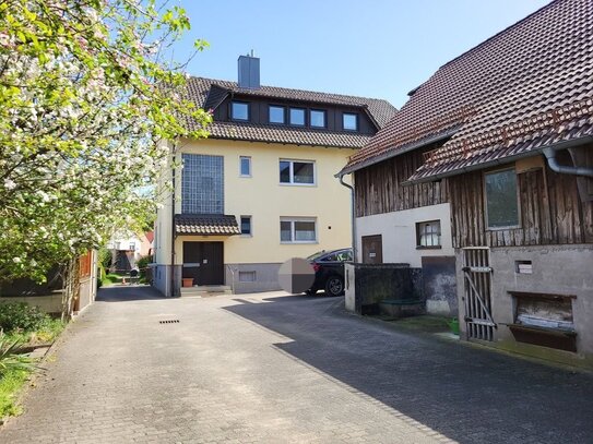 Charmantes 3 Familienhaus auf einem ca. 857 m² großen Grundstück inkl. Scheune (kein Denkmalschutz) - zu verkaufen.