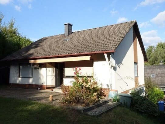 Gepflegter Bungalow mit ELW, Grosser Garage und schönem Garten in toller Höhenwohnlage von 66978 Leimen