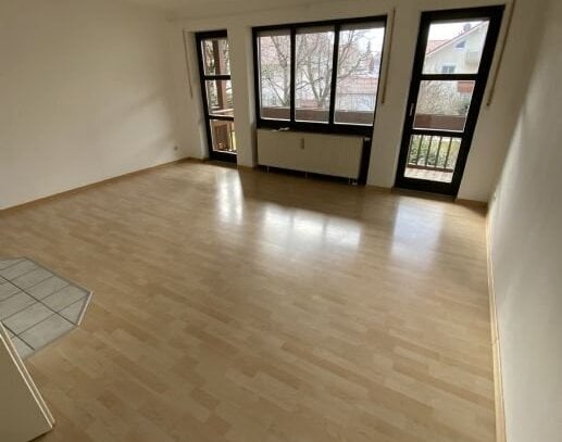 Helle 1 Zimmer-Wohnung mit großen schönen Süd-West-Balkon