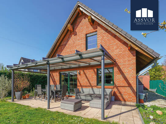 Massiv gebaut, gut ausgestattet. Einfamilienhaus mit Kamin, Klimaanlage & Südgarten