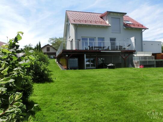 Neuwertiges Einfamilienhaus in ruhiger Aussichtslage / modernes Wohn-Ambiente / energetisch top!