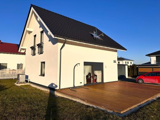 Modernes Einfamilienhaus mit Garage!