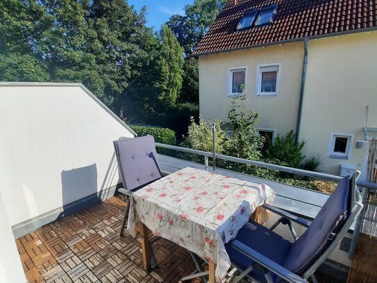 Helle, ruhige, zentrale 2 Zimmer Wohnung mit Südbalkon und Einbauküche (nicht WG geeignet)