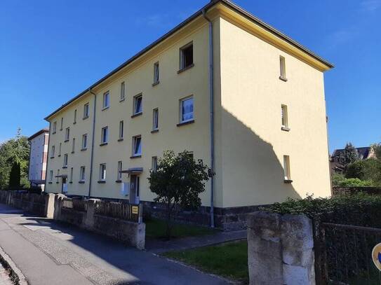 Schick sanierte 2-Zimmer-Wohnung mit großem Balkon.