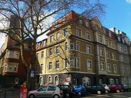 schöne 2 Zimmerwohnung mit Balkon im sanierten Altbau