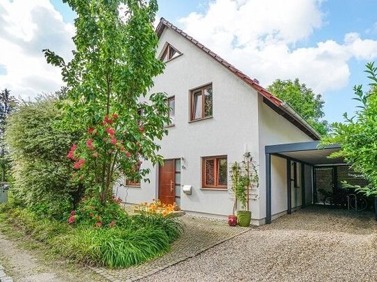 Schönes Einfamilienhaus in idyllischer Lage mit großem Garten