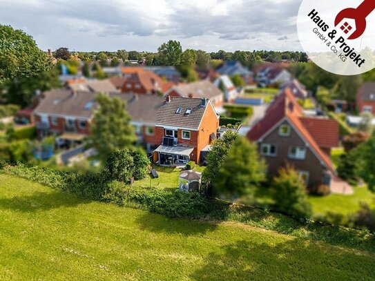 Attraktives Reihenendhaus in Aurich - Geräumiges Wohnen mit idyllischem Blick ins Grüne