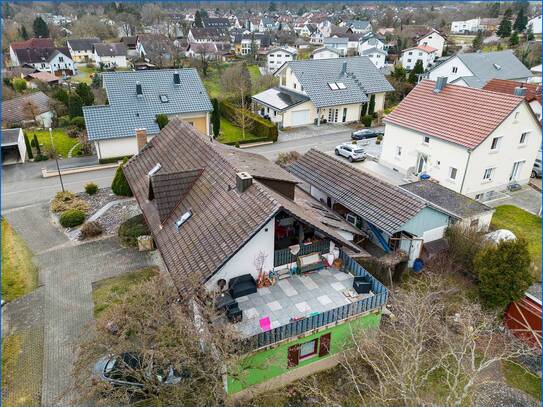 Bezugsfreie 4 Zimmer DG-Whg. in Zweifamilienhaus in Überlingen am Ried mit Garage und Garten.