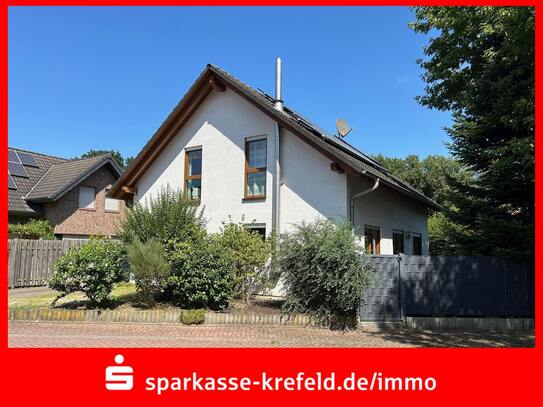 Freistehendes Einfamilienhaus mit Garage