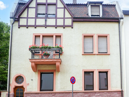 Geräumige 2,5-Zimmer-Wohnung mit Altbau-Charme