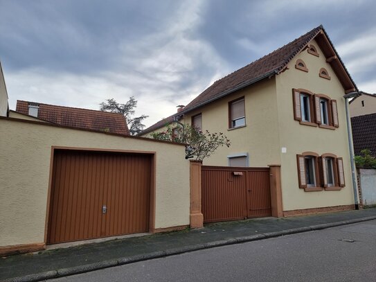 Geräumiges Haus mit Scheune und großem Garten