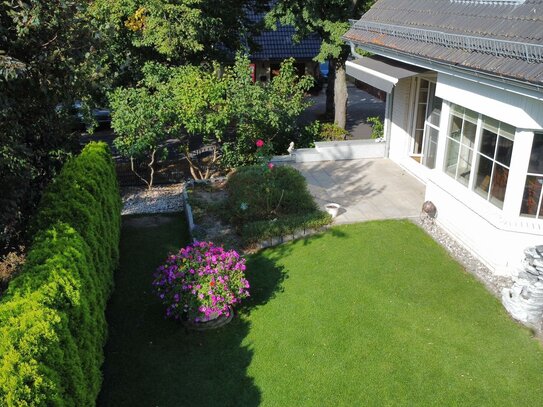 Familiengerechte & energieeffiziente Doppelhaushälfte- ca. 180qm- mit Kamin und kleinem Garten in begehrter Lage zur Mi…