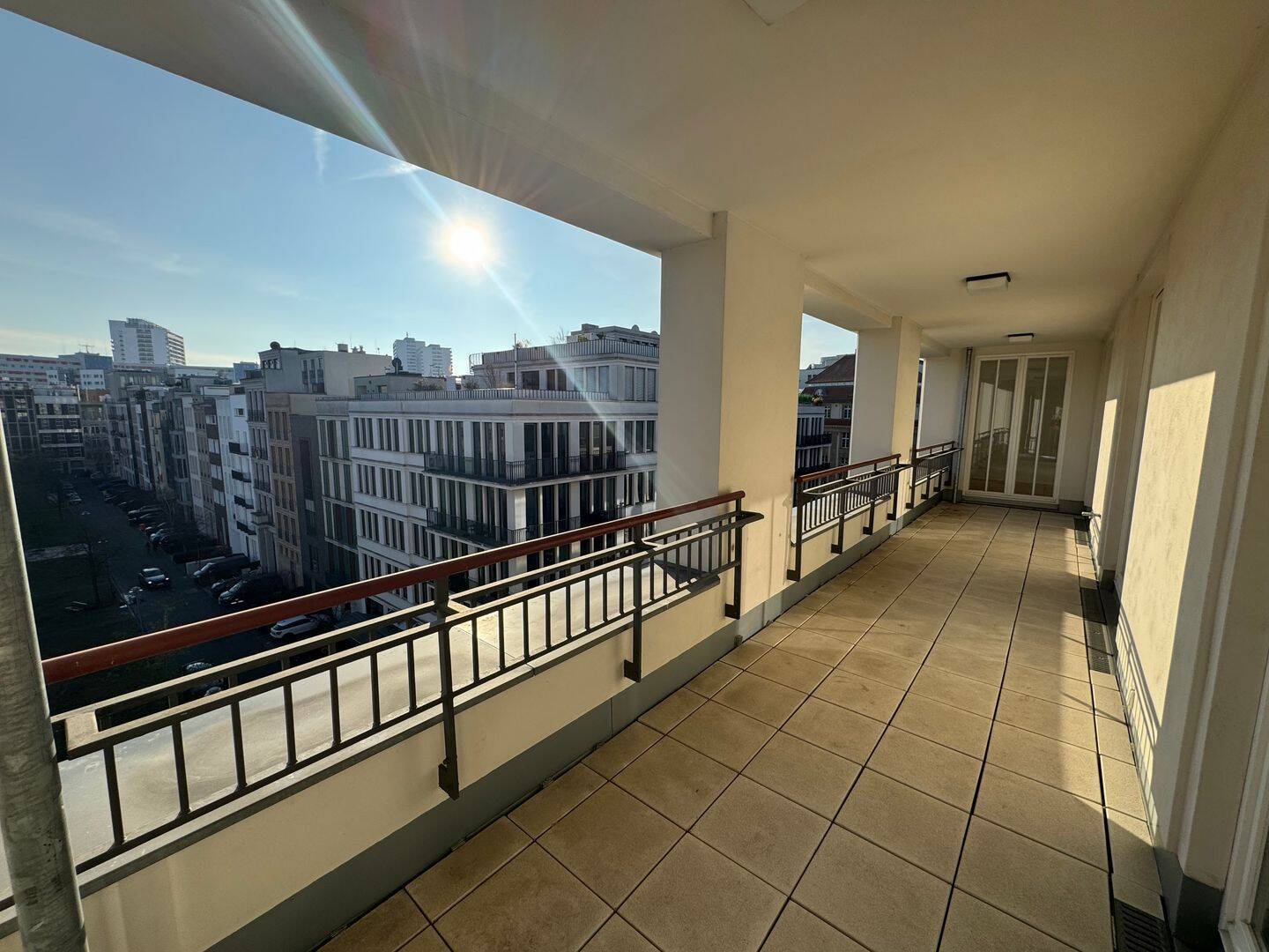 Ab Juli: Exklusive City-Residenz mit 3 Schlafzimmern, Masterbädern & großem Balkon in Toplage! - Photo 1