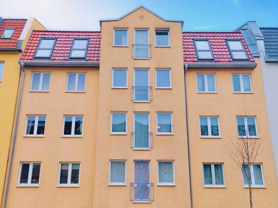 Langfristig vermietete 2-Raumwohnung mit Balkon im Paket für Ihre Kapitalanlage!