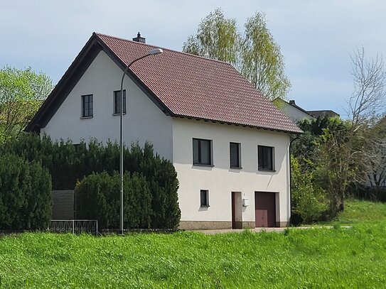 GEPFLEGTES HAUS IM NATURIDYLL - MIT NEUWERTIGEM DACH + FENSTER, BRENNWERT-HEIZUNG MIT GARTEN, AUSBAUPOTENTIAL + GARAGE…