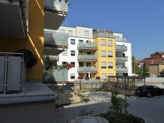 Hochwertige 3 Zimmer Wohnung mit Balkon und Aufzug im Westviertel zu vermieten !