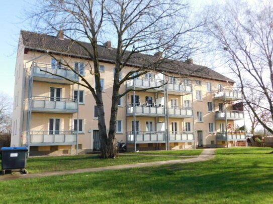 Einziehen und Wohlfühlen - schöne 2-Zimmer-Wohnung mit Wohnküche und Balkon in ruhiger Lage...