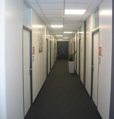 Büro-/Praxis-Etage mit 300 m²(9 Räume) im 1. O G mit Aufzug + 150 Parkplätze in 70736 Fellbach/Stuttgart