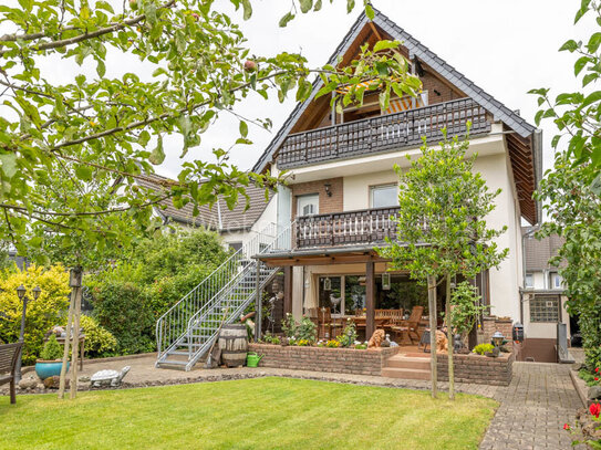 **Ein Haus mit Charme** und mit wunderschönem Garten in attraktiver Lage von Bergisch Gladbach