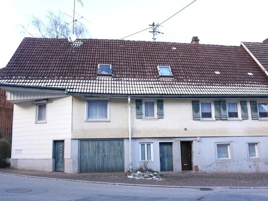 Älteres Bauernhaus möchte wieder zu neuem Leben erweckt werden.