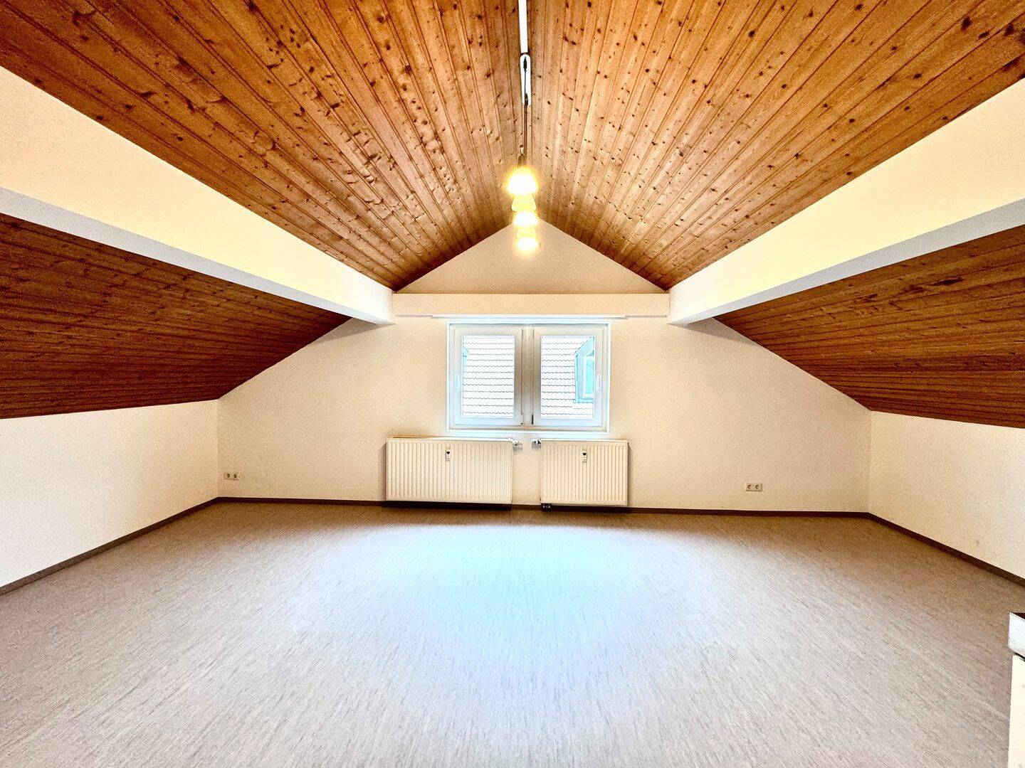                                                               Freundliche 3 Zimmer Wohnung im Gr&uuml;nen                                                       in Altdorf (Landshut)