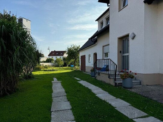 Zweifamilienhaus auf großem Grundstück im Herzen von Nordendorf