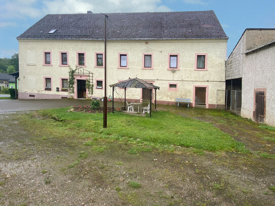 Sanierungsbedürftige Doppelhaushälfte im Bauernhausstil mit Scheune in ruhiger Idylle von Colditz