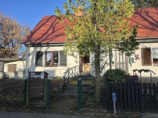 Schönes Zimmer im WG-Haus mit Garten