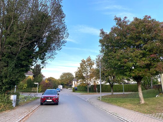 ERSTBEZUG nach Kernsanierung (KfW 40 EE): 2.5 Zimmer mit Terrasse und Carport in ruhiger Lage von Überlingen.