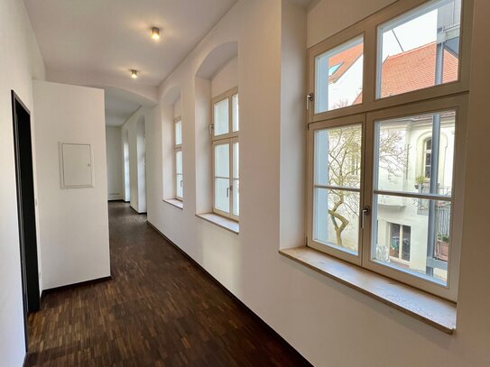 Wohnen und leben in einem barocken Stadtpalais!*Parkett*Bad en Suite*Balkon*