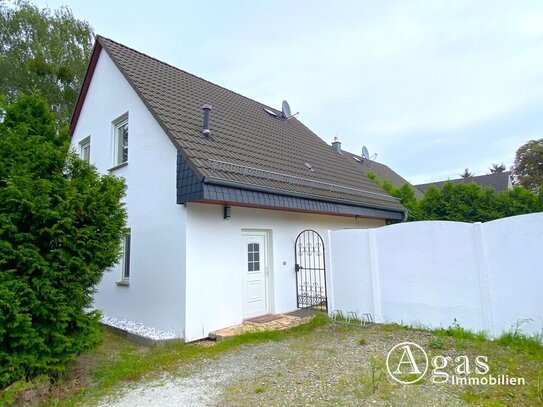 Schönes Einfamilienhaus mit 3,5 Zimmern, Terrasse, Garten und Einbauküche in Staaken