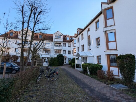 "ANSPRECHENDES APPARTEMENT MIT GROSSER TERRASSE UND GARTEN"