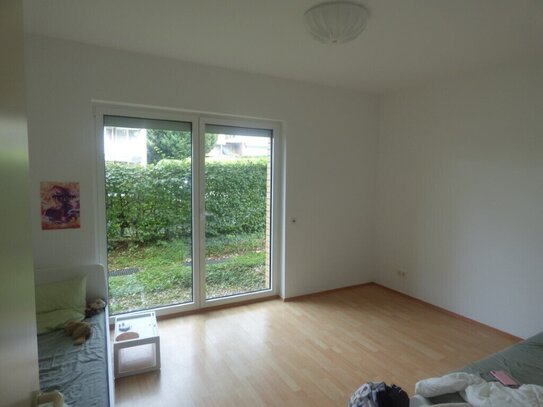 Bensberg - zentrale Ruhiglage (dank Seitenstraße), 4 Zimmer, Balkon, Wannenbad mit Fenster und separates Duschbad, Tief…