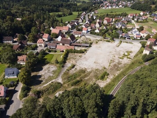 Baugrundstück für Geschosswohnungsbau + Arztpraxis + Bäckerei / Zentrum von Simmelsdorf