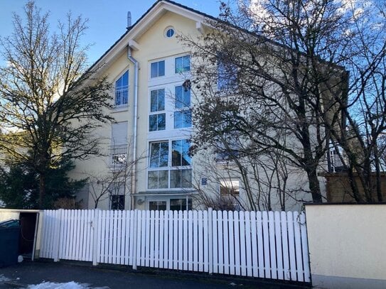 Großzügige Gartenwohnung über 2 Ebenen mit Wintergarten