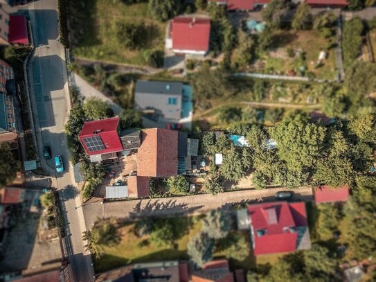 Einfamilienhaus mit geräumiger Scheune und weitläufigem Garten