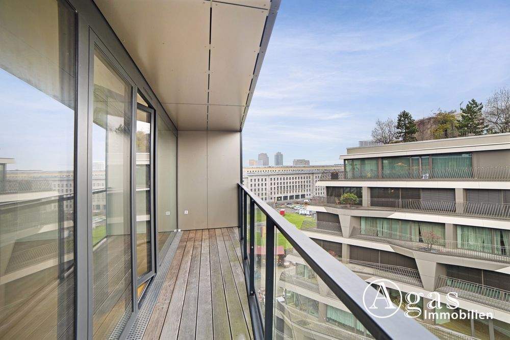 Offen geschnittene 2 Zimmer Wohnung mit ca. 62 m² und EBK im Dachgeschoss in Berlin-Mitte! - Photo 1