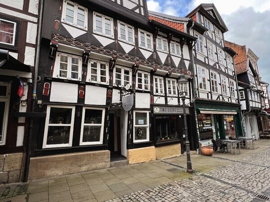 Appartments und ein Restaurant mit Bar im Herzen von Braunschweig zu verkaufen.