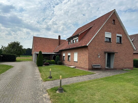 Für Naturliebhaber! Freistehendes Einfamilienhaus in ruhiger Siedlung mit großem Grundstück und Blick auf Felder und ...