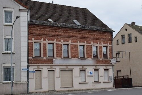 Wohnhaus mit Büro und geräumiger Werkstatt: Ideal für Wohnen und Arbeiten unter einem Dach