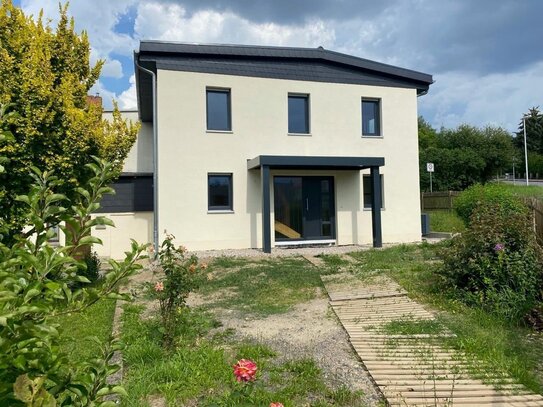 RESERVIERT! Aktuell fertig gestellter Einfamilienhaus- Neubau, mit 2 Vollgeschossen und Top Ausstattung in Bestlage Ger…