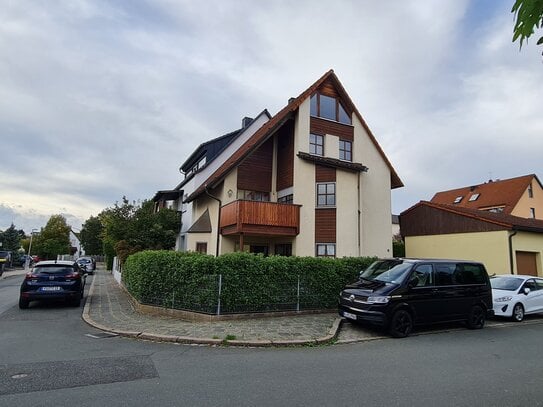 EFH im Herzen von Zirndorf - viel Platz für die Familie - 3x Garage + Garten